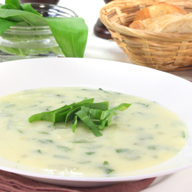 Bärlauch-Suppe mit Sesam Shochu